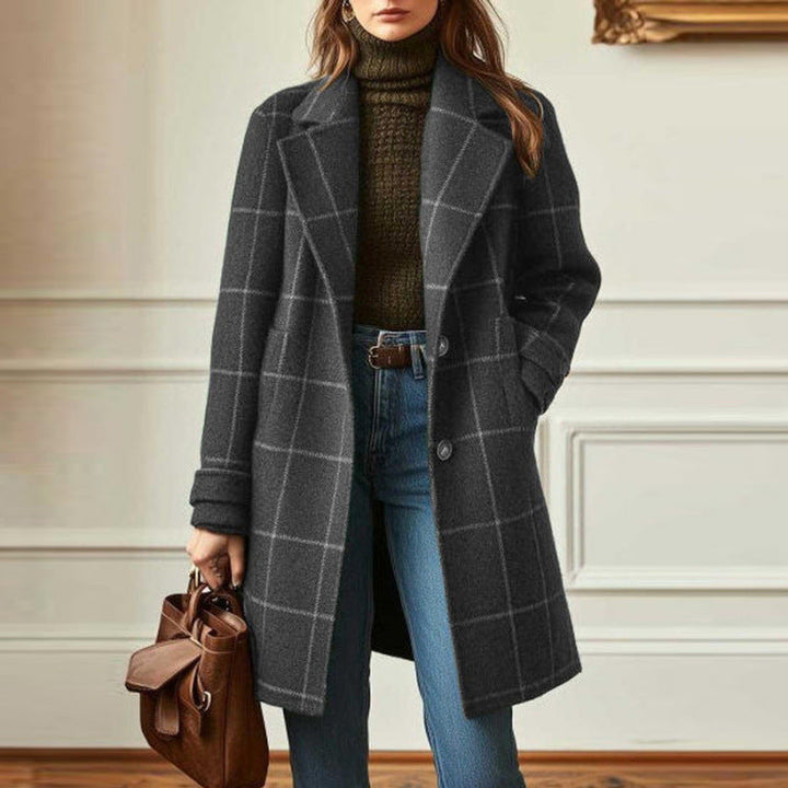 Sally – Timeless Checkered Coat