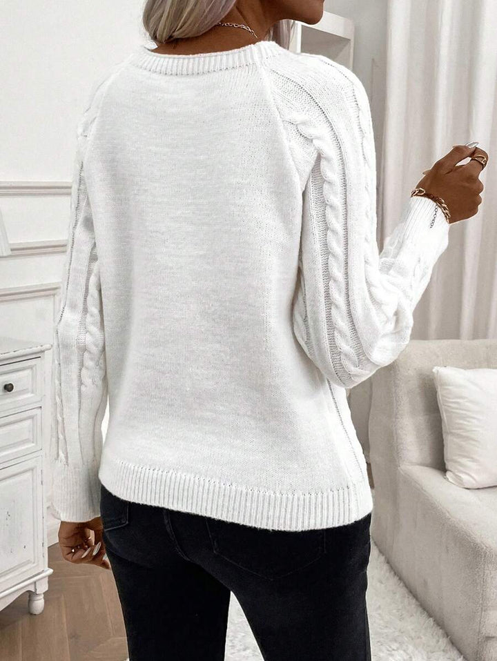 Amalie | Klassischer Pullover mit dekorativen Knopfdetails