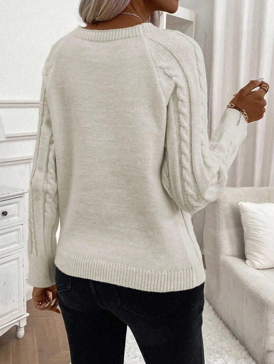 Amalie | Klassischer Pullover mit dekorativen Knopfdetails