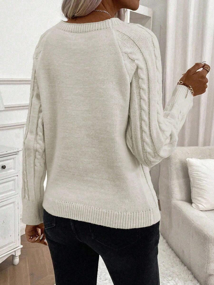 Amalie | Klassischer Pullover mit dekorativen Knopfdetails