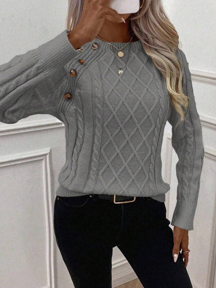 Amalie | Klassischer Pullover mit dekorativen Knopfdetails