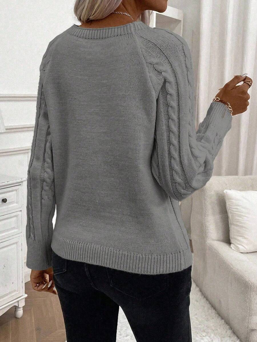 Klassieke trui met decoratieve knoopdetails