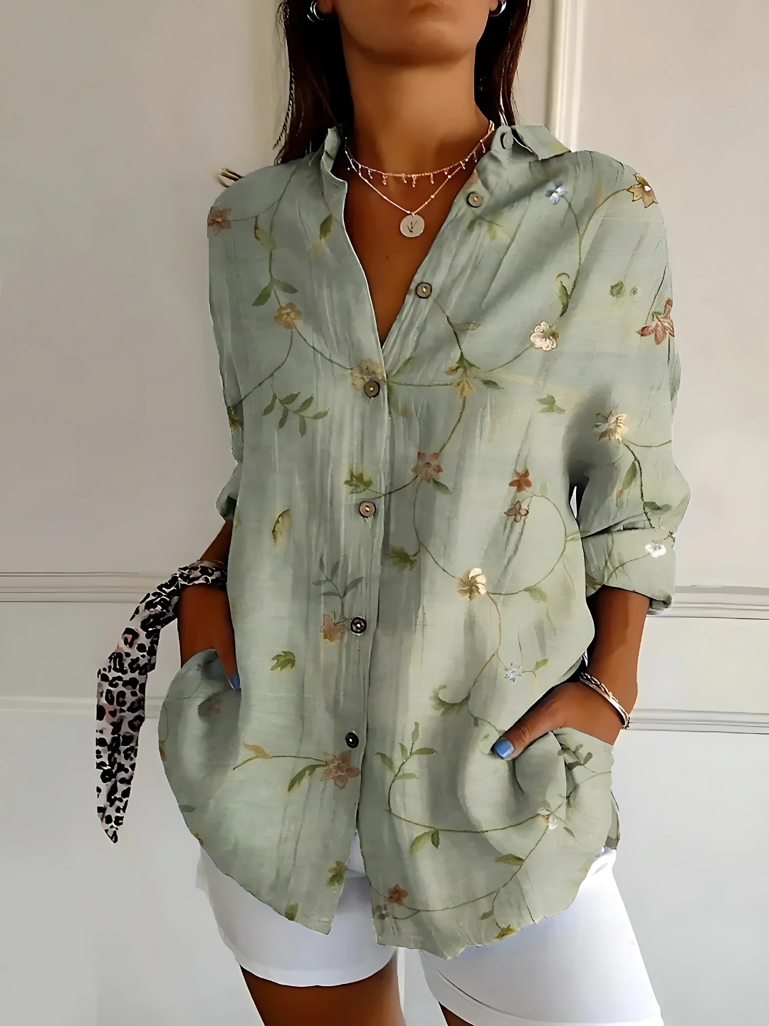 Viana | Blus med blommande vågor