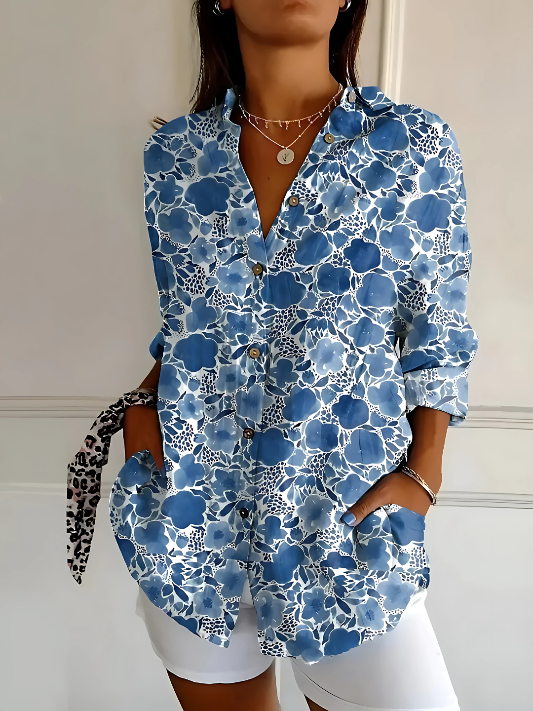 Viana | Blus med blommande vågor